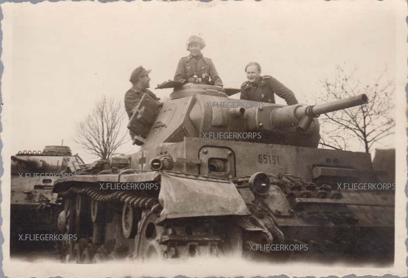 Pz.Kpfw. III Ausf.G(U) 5cm (Fgst.Nr.65191) {001}{a}.jpg
